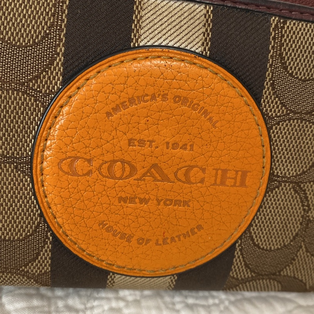 Coach Signature Jacquard With Stripe Accordion Zip Wallet — America’s Original - Picture 3 of 17